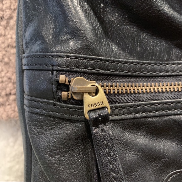 SOLD- Fossil Black Leather Crossbody / Messenger - Picture 4 of 8